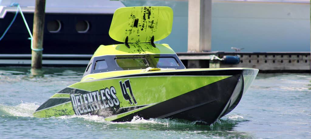 Mod-V Racers Take Boat Construction Into Their Own Hands